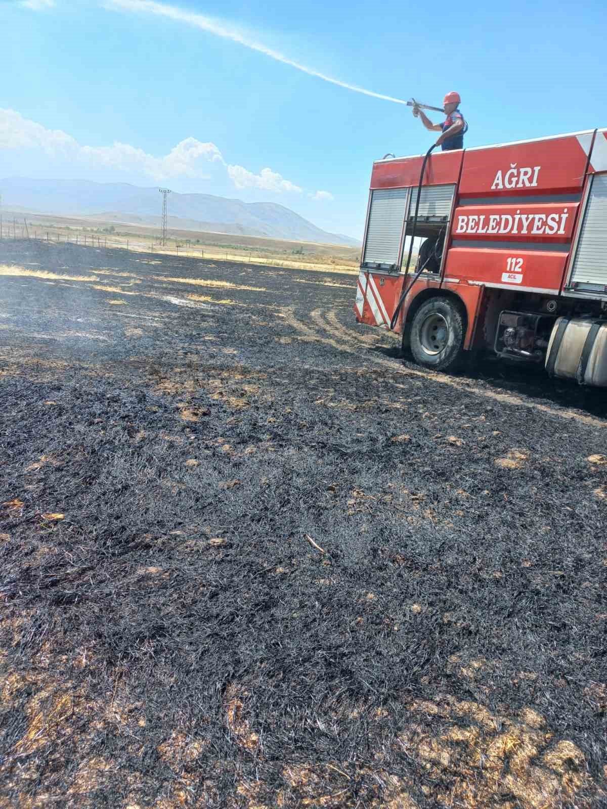 Ağrı’da tarla yangını