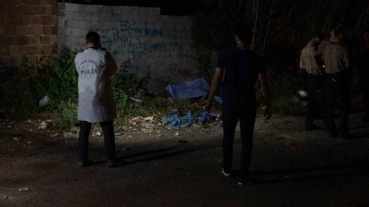 Antalya’da boş arazide erkek cesedi bulundu