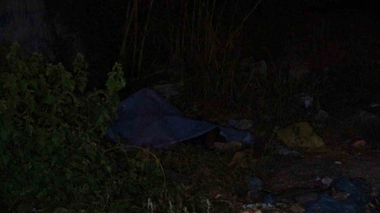 Antalya’da boş arazide erkek cesedi bulundu