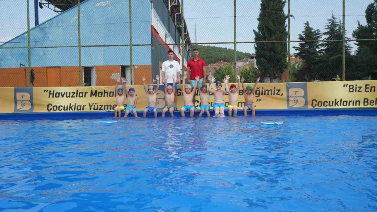 Balıkesir Büyükşehir, okul bahçelerini havuza çevirdi