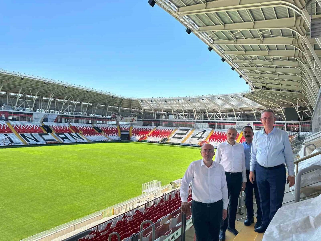 Başkan Önsay ve milletvekilleri Erzincan 13 Şubat Şehir Stadını inceledi