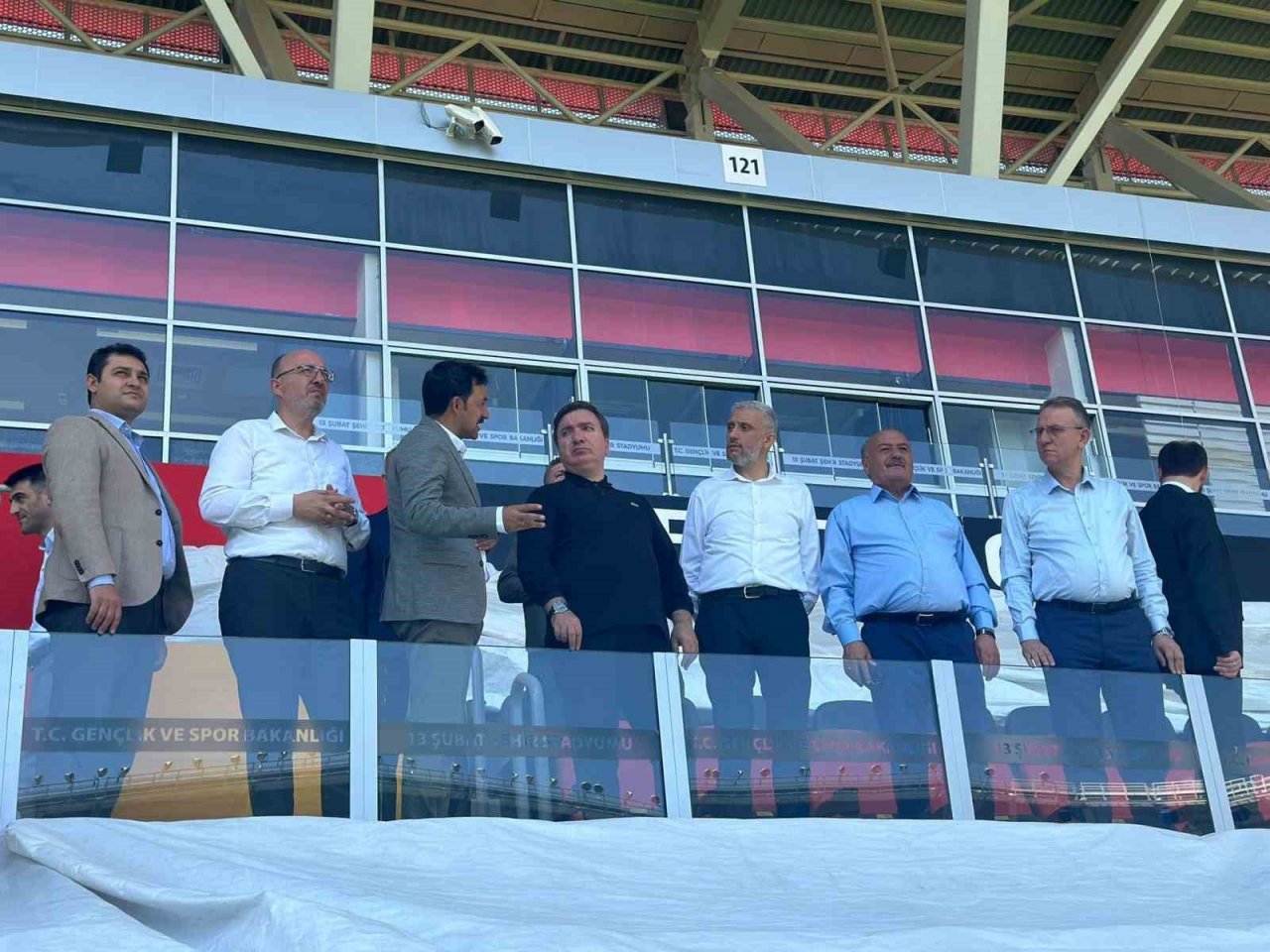 Başkan Önsay ve milletvekilleri Erzincan 13 Şubat Şehir Stadını inceledi