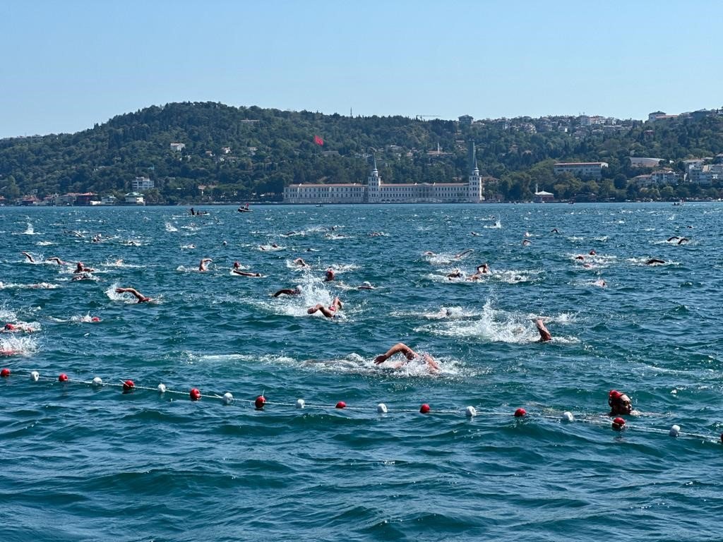 Asya ve Avrupa 35. kez kulaçlarla birleşti