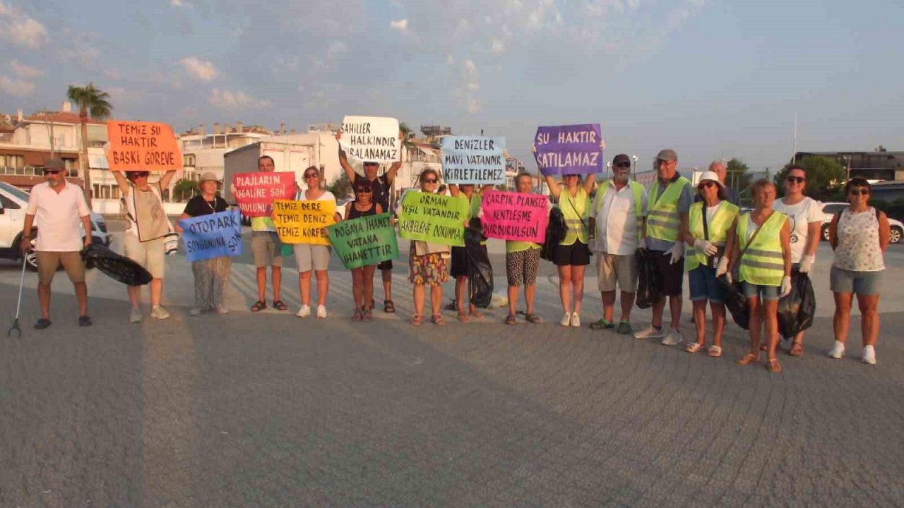 Balıkesir’de çevreciler plaj temizliği yaptı