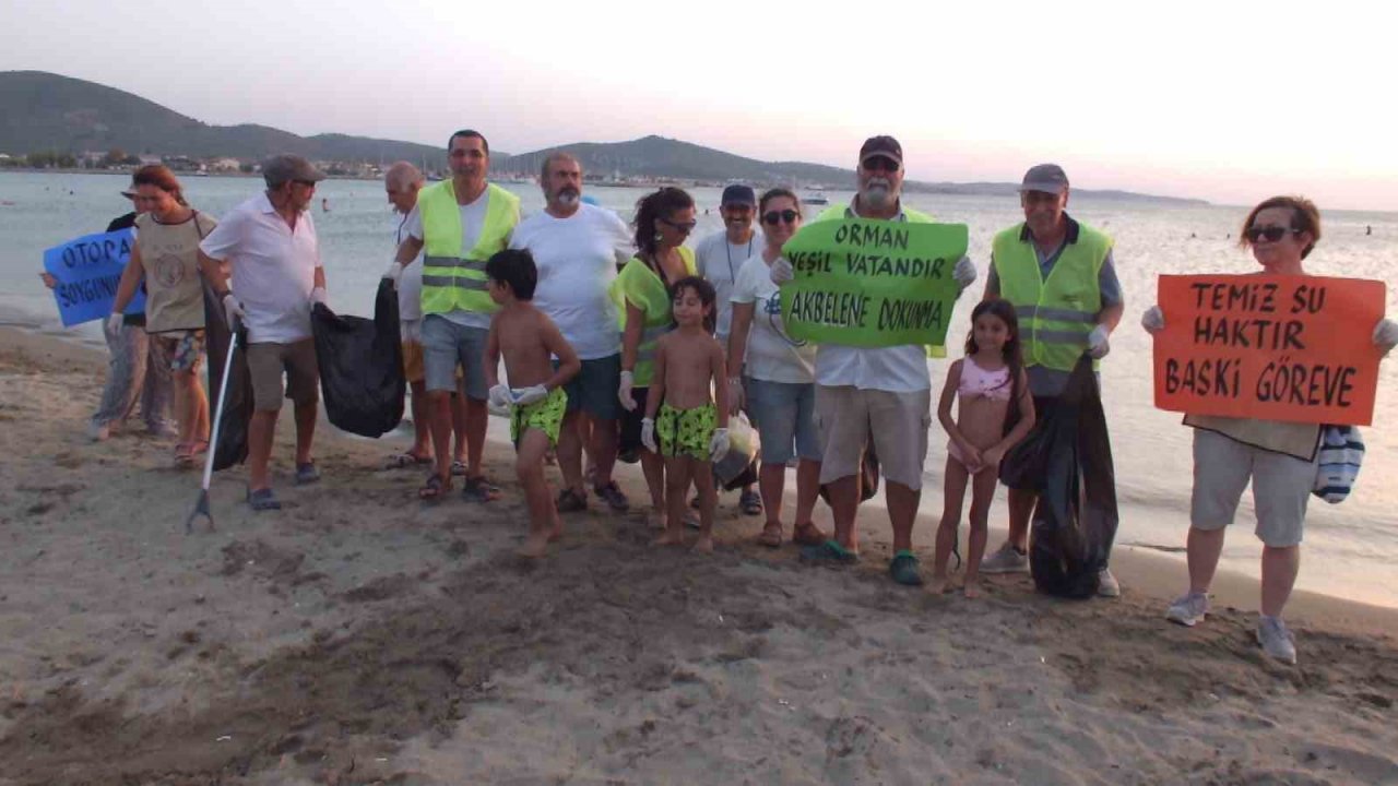 Balıkesir’de çevreciler plaj temizliği yaptı