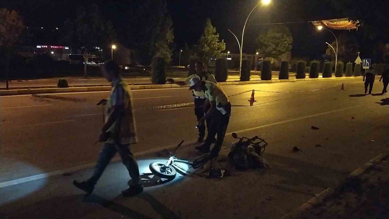 Otomobil ve elektrikli motosiklet çarpıştı: 1 ölü