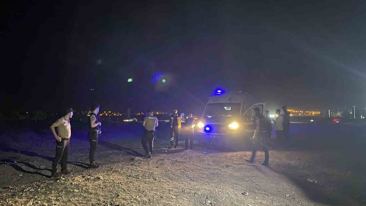 Diyarbakır’da otobüs kavşağa daldı: 20 yaralı