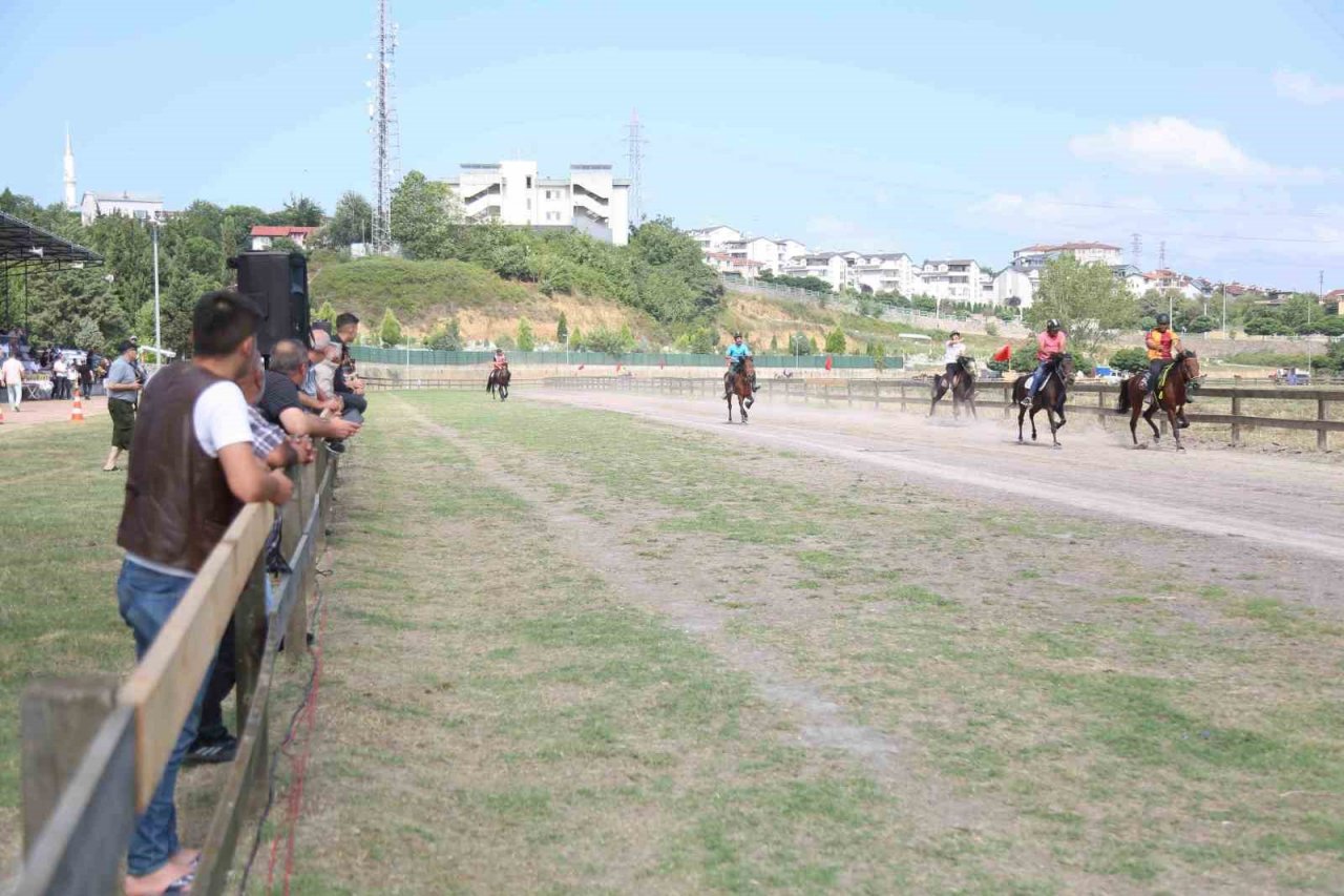 Rahvan At Yarışları nefes kesti