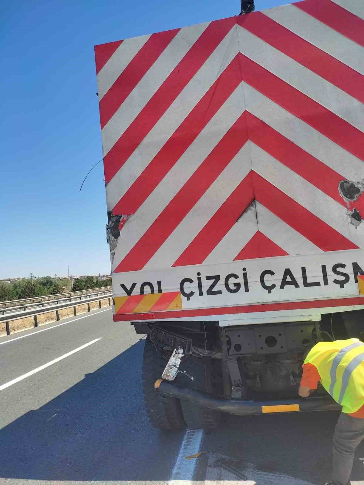 Kamyon ile otomobil çarpıştı: 1 yaralı