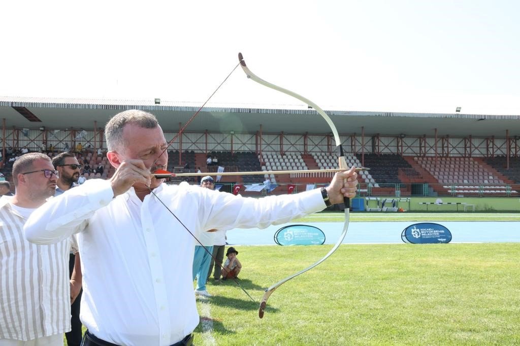 Kocaeli Geleneksel Türk Okçuluğu Açık Hava Puta Koşusu başladı