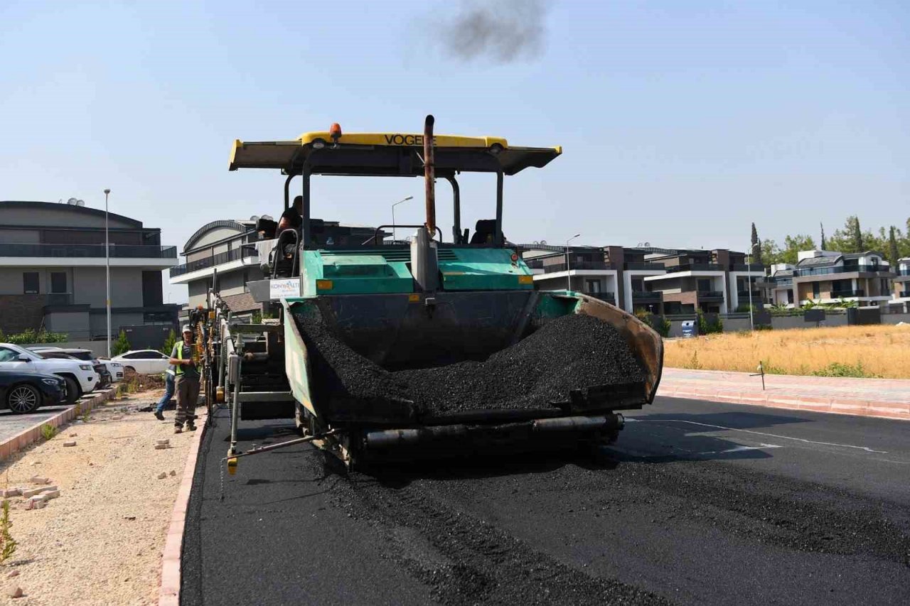 Konyaaltı’nda yollar yenileniyor