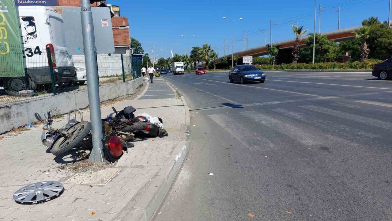 Samsun’da otomobil kırmızı ışıkta bekleyen motosiklete çarptı: 1 yaralı