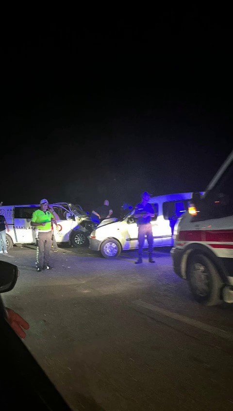 Tokat’ta zincirleme trafik kazası: 1’i jandarma 8 yaralı
