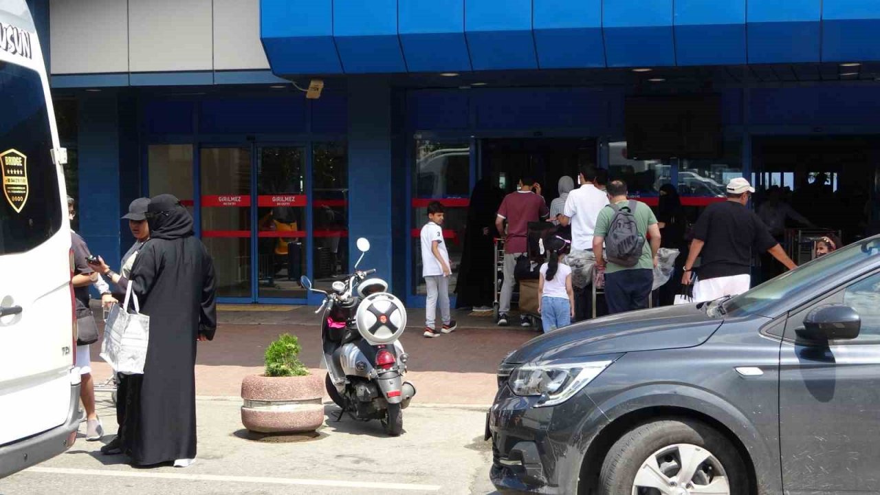 Arap turistlerin dönüş yolculuğu başladı