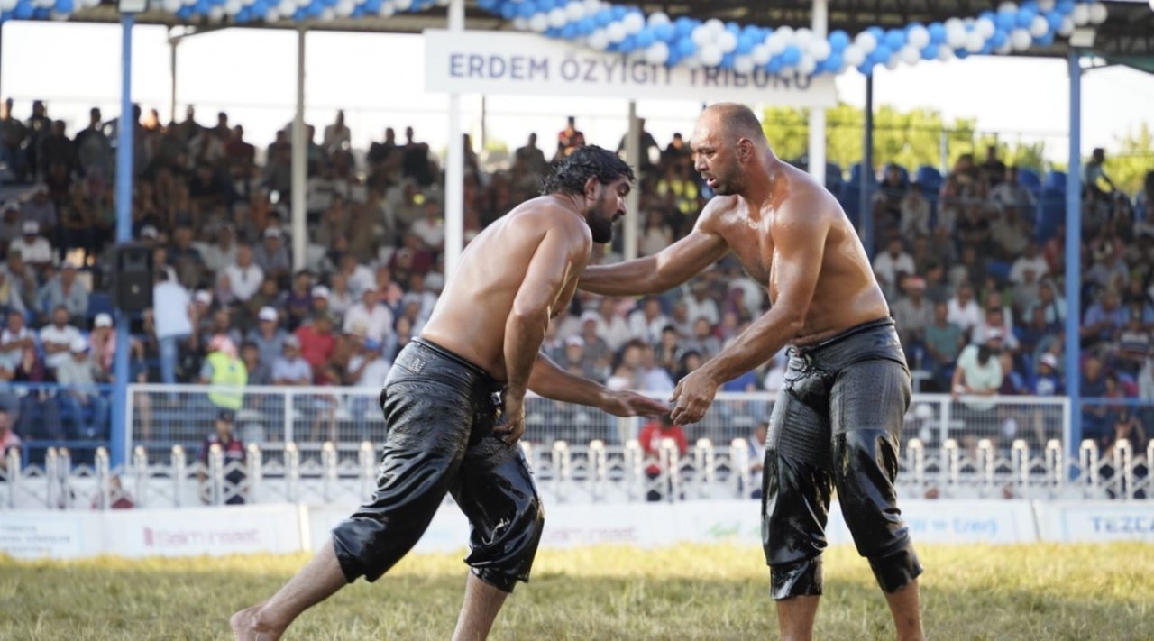 Yuntdağı’nın başpehlivanı Ali Gürbüz oldu