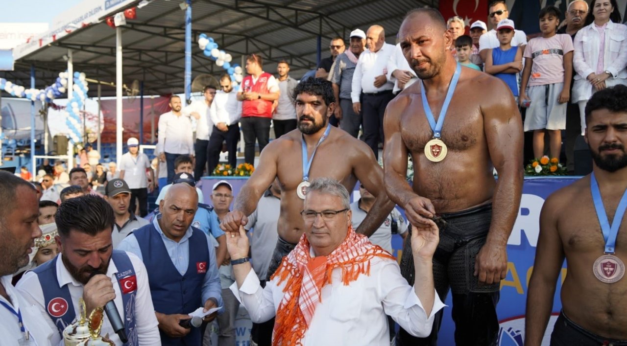 Yuntdağı’nın başpehlivanı Ali Gürbüz oldu