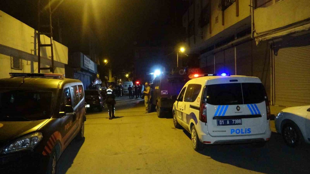 Adana’da olaya müdahale eden polis bıçaklandı