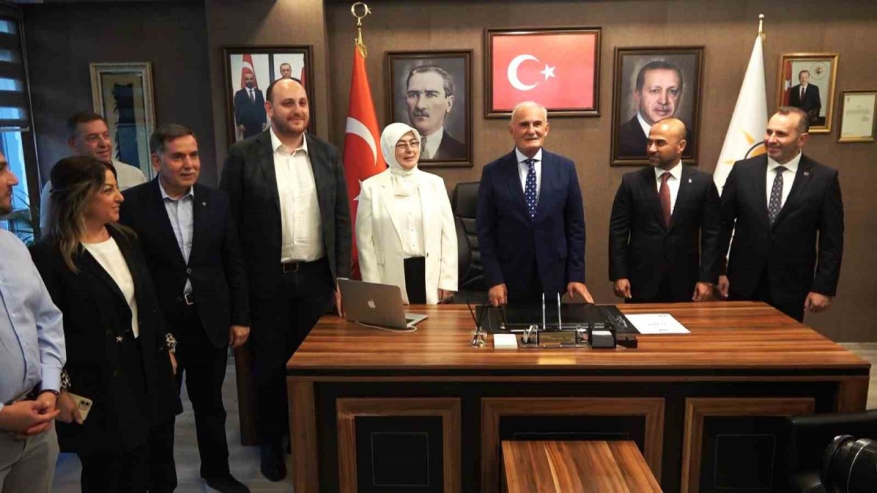 AK Parti Genel Başkan Yardımcısı Yılmaz: “Türkiye’nin 13. Cumhurbaşkanı diye anons ettikleri adama daha sonra parti genel başkanlığını dahi yeterli görmemeye başladılar”