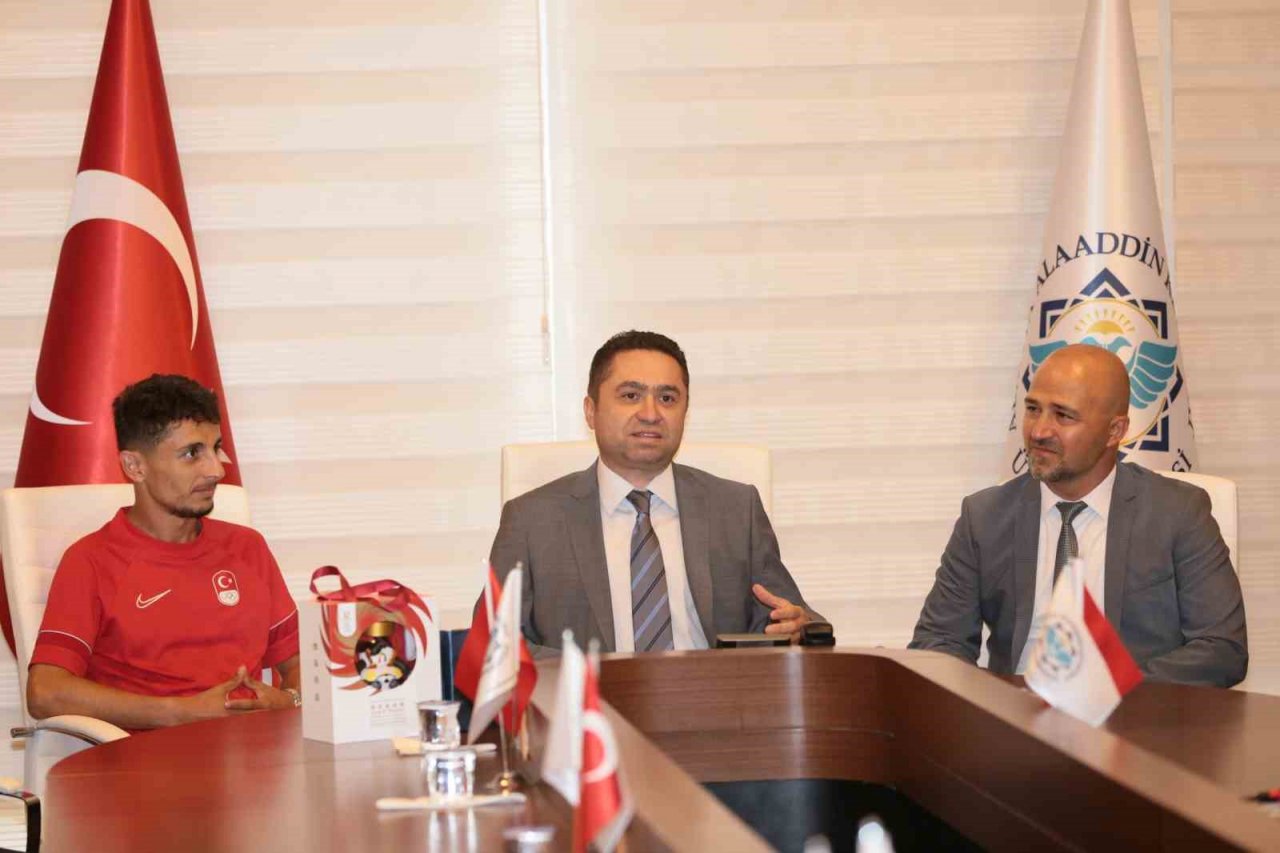 ALKÜ’nün gururu Salih Korkmaz, Paris 2024 Olimpiyatları’na kota aldı