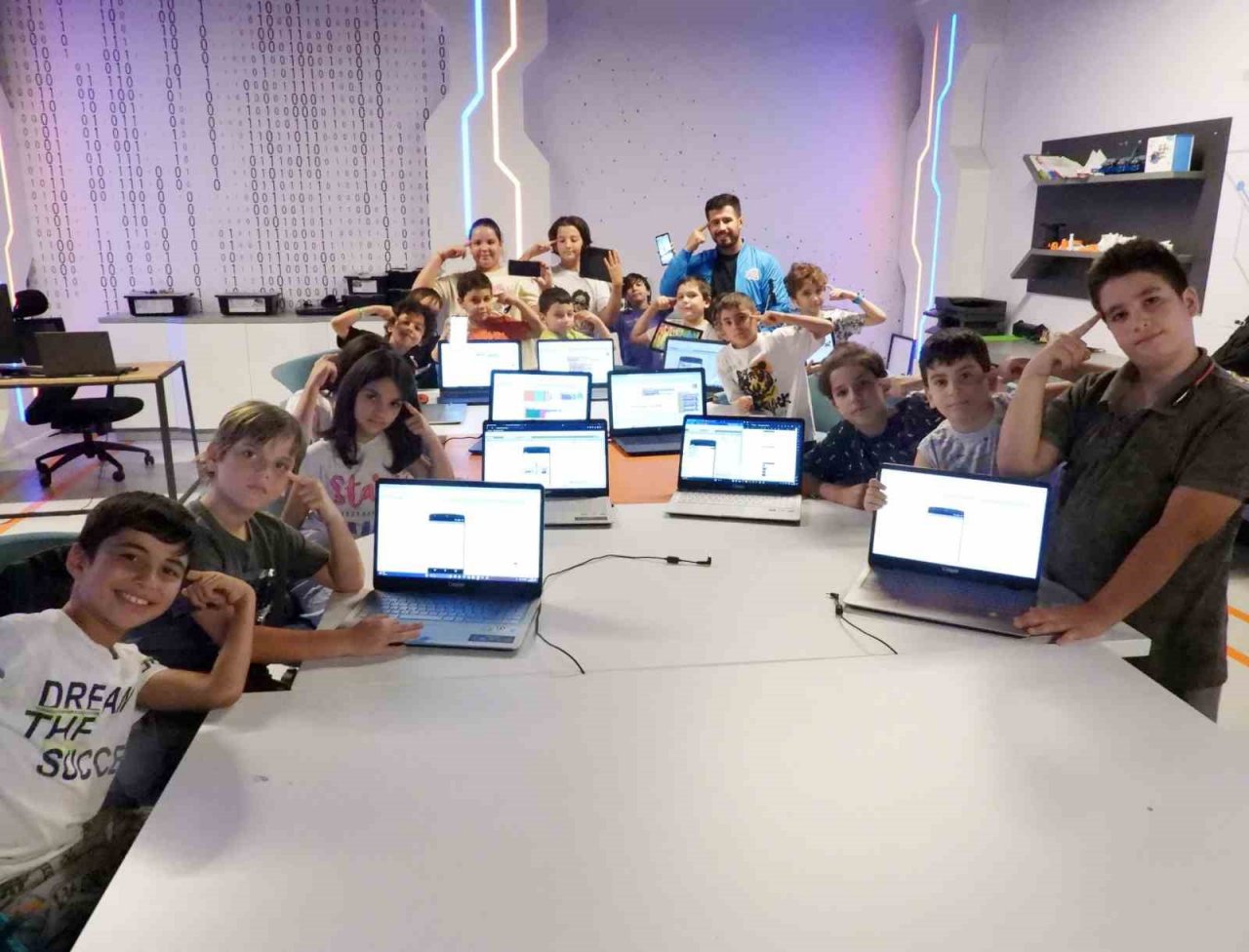 Kepez’de ilkokul öğrencilerine mobil uygulama eğitimi