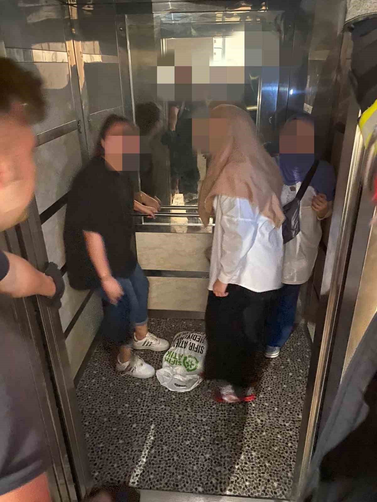 Yalova’da asansörde mahsur kalan 5 kişi kurtarıldı