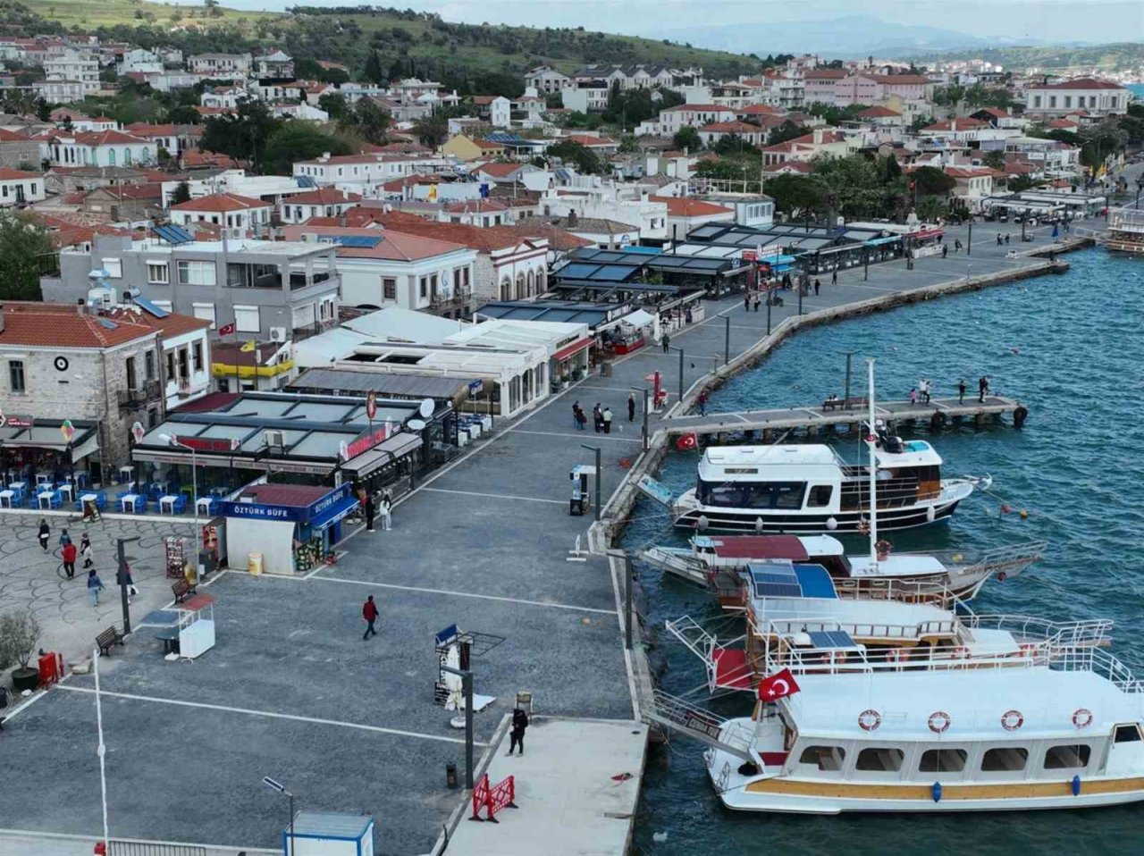 Balıkesir Büyükşehir Belediyesi Ayvalık’ın güzelliğine güzellik katıyor