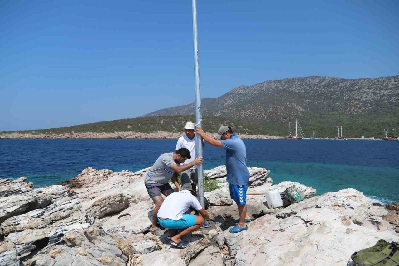 Bodrum’da ada ve koylar Türk bayrağı ile donatıldı