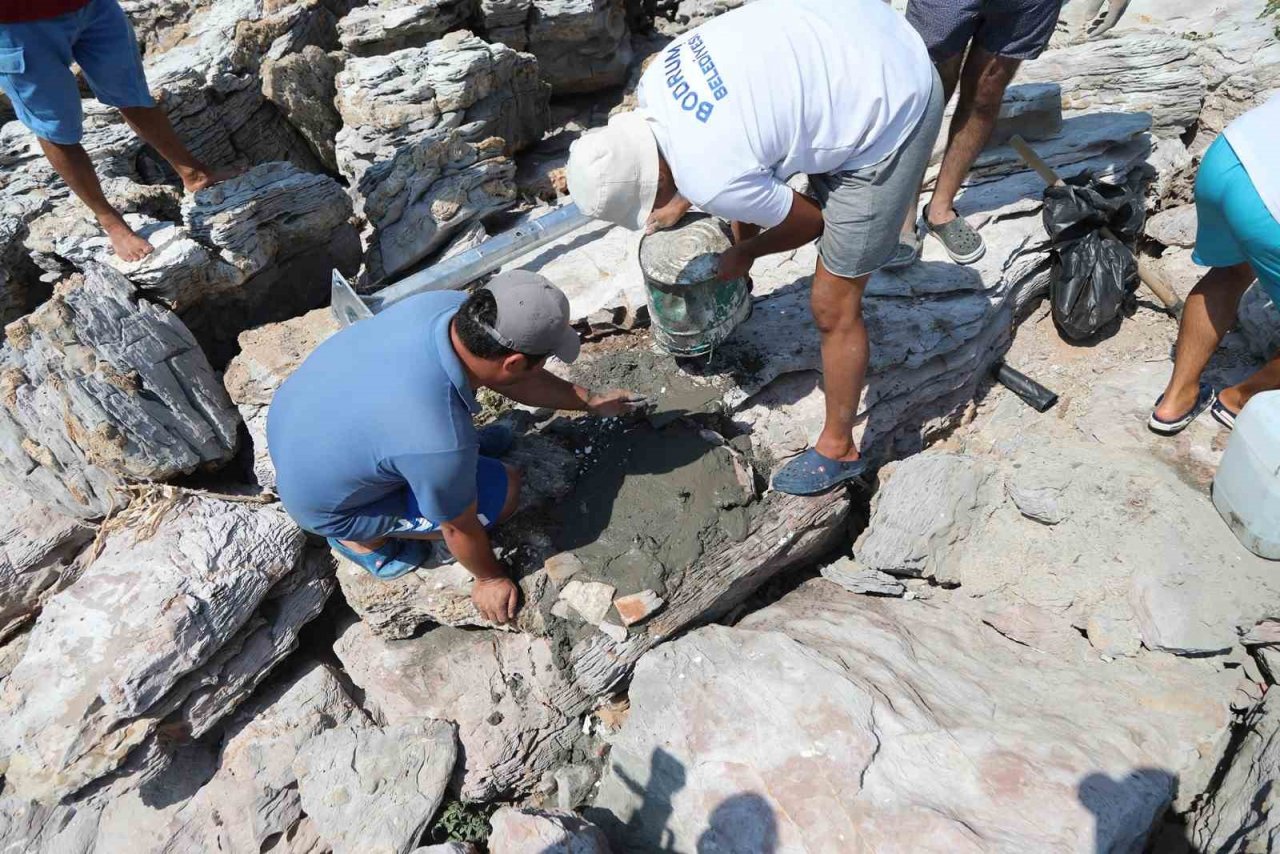 Bodrum’da ada ve koylar Türk bayrağı ile donatıldı