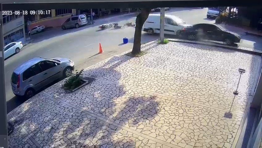 Motosikletteki iki genç böyle ölümden döndü