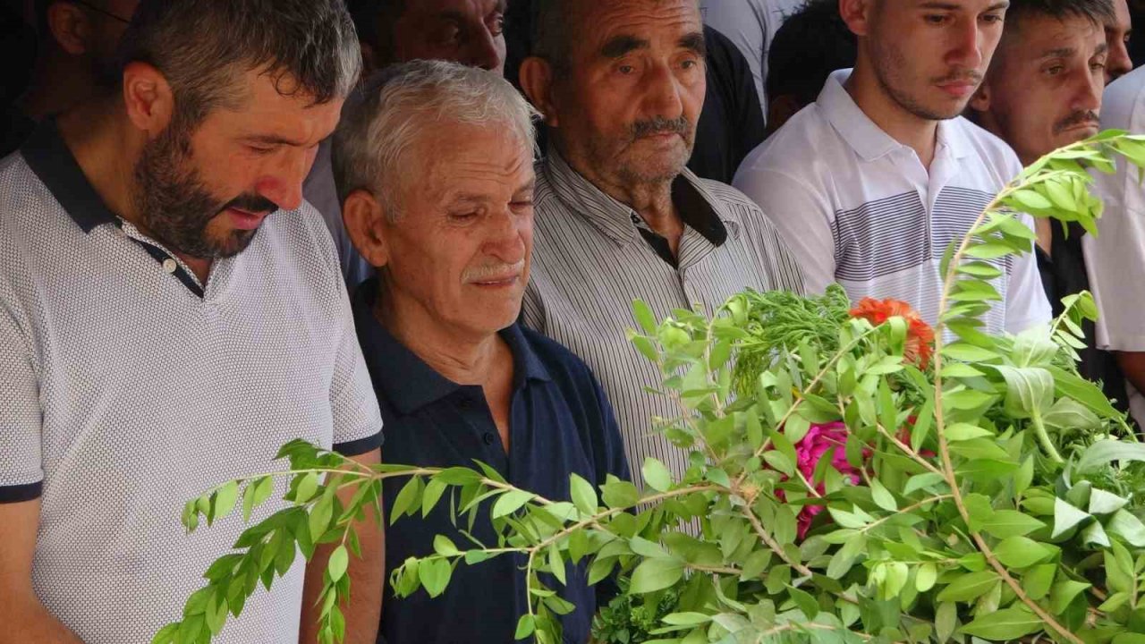 Saldırıyı önlemek isterken öldürülen Merve son yolculuğuna gelinlikle uğurlandı