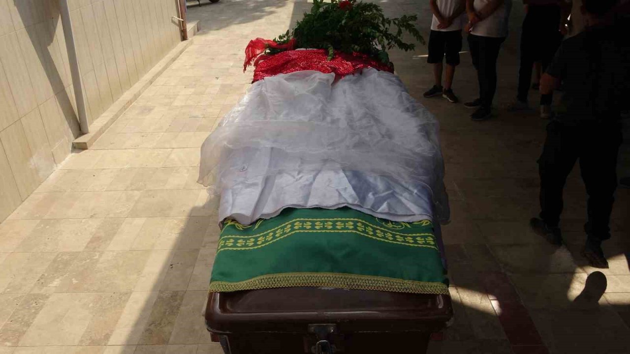 Saldırıyı önlemek isterken öldürülen Merve son yolculuğuna gelinlikle uğurlandı