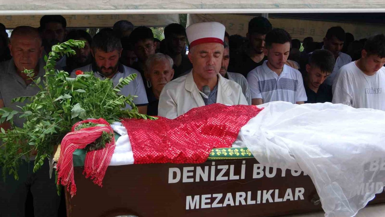 Saldırıyı önlemek isterken öldürülen Merve son yolculuğuna gelinlikle uğurlandı