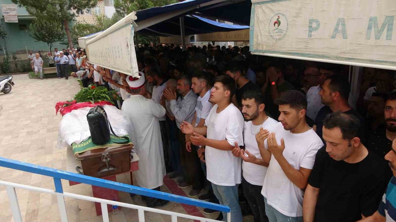 Saldırıyı önlemek isterken öldürülen Merve son yolculuğuna gelinlikle uğurlandı