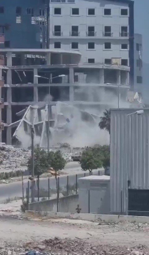 8 katlı hastane ikinci denemede yerle bir oldu, o anlar kamerada