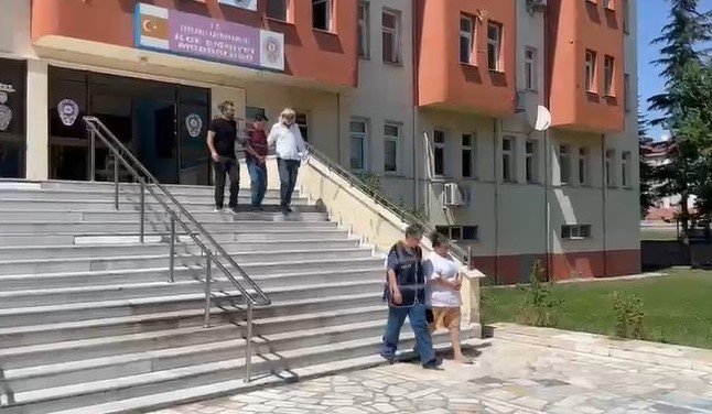 Durdurulan otomobilde uyuşturucu madde ele geçirildi