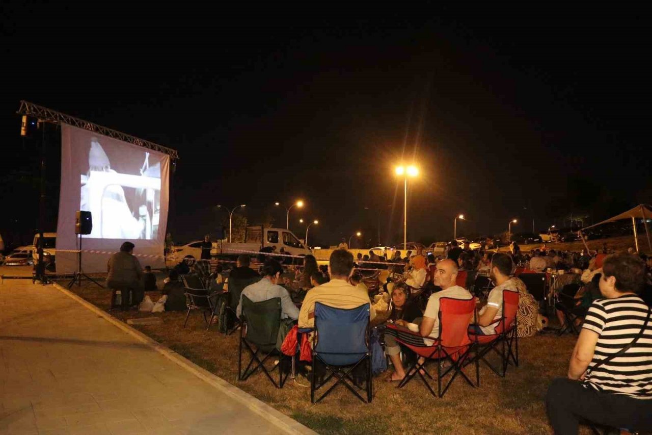 Mavi Boncuk ile hüzün ve eğlenceyi yaşadılar