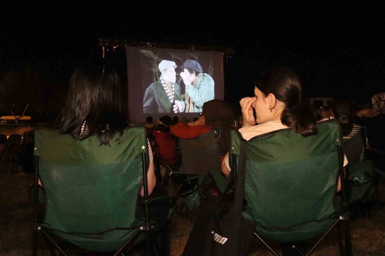 Mavi Boncuk ile hüzün ve eğlenceyi yaşadılar