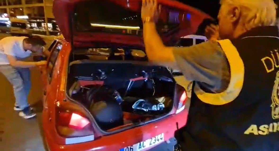 2 saatlik uygulamada 6 ruhsatsız silah ele geçirildi