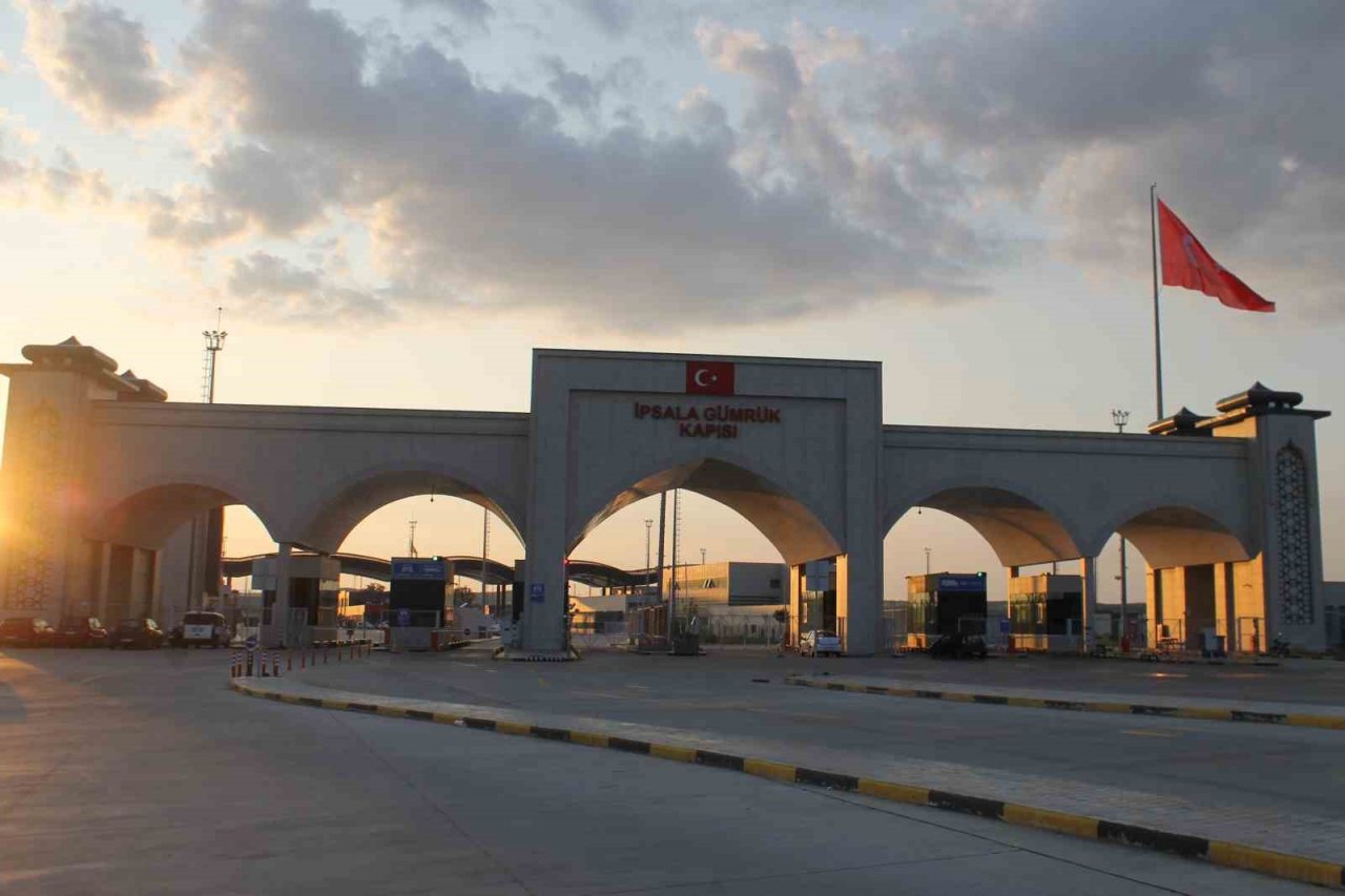 Yunanistan’daki yangın nedeniyle kapanmıştı: İpsala Sınır Kapısı yeniden açıldı