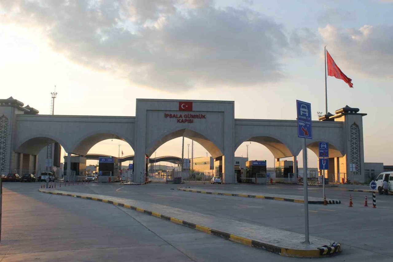 Yunanistan’daki yangın nedeniyle kapanmıştı: İpsala Sınır Kapısı yeniden açıldı