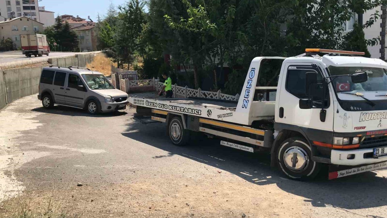 Yine aynı yer yine kaza: Korkudan evlerinin önünde oturamıyorlar