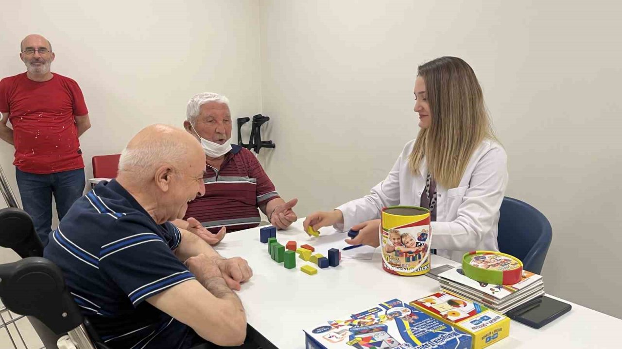 Geriatri Atölyesi’nde yaşlılara destek olunuyor