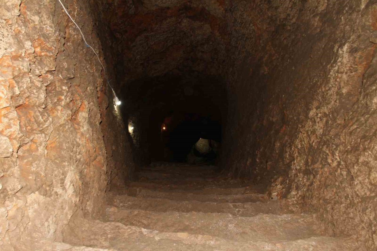 Kazı çalışmalarında bulunan 2 bin 500 yıllık su sarnıcı turizme kazandırılıyor