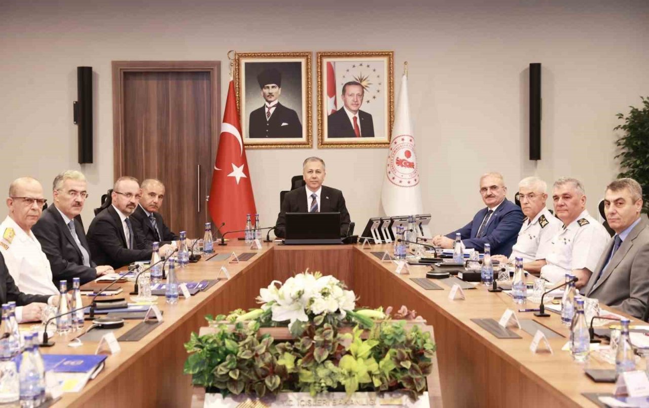 Bakan Yerlikaya: “Vatandaşlarımızın huzur ve güvenliği için suçluların nefesini kesmekte kararlıyız”