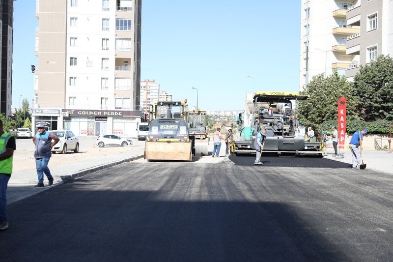 Yıldırım Beyazıt Mahallesi’nde alt yapı ve asfalt çalışmaları devam ediyor
