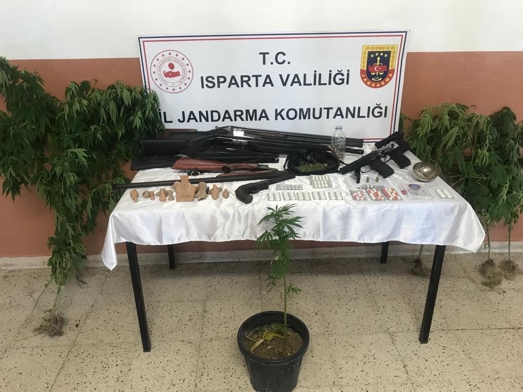 Isparta’da uyuşturucu operasyonu: 12 gözaltı