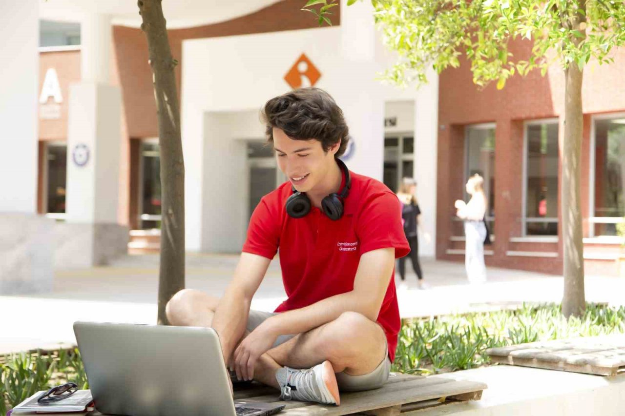 Gençlerin tercihi ’İzmir Ekonomi’ oldu