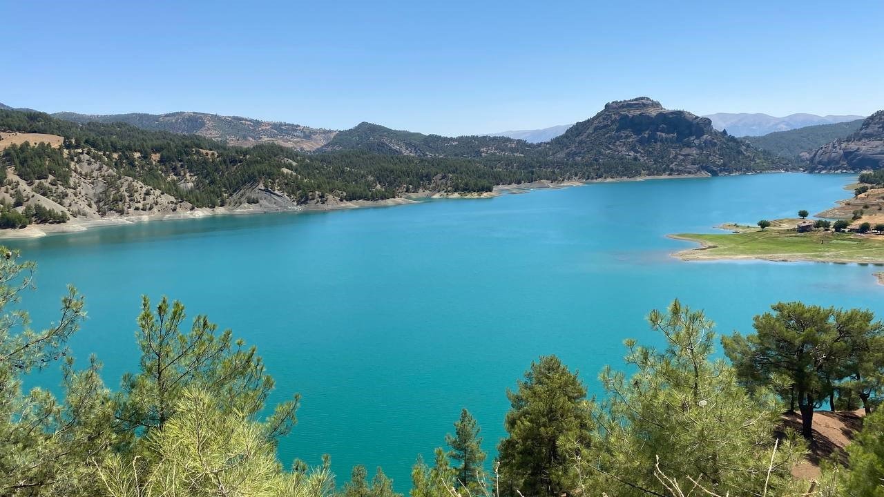 Menzelet Barajı mest ediyor