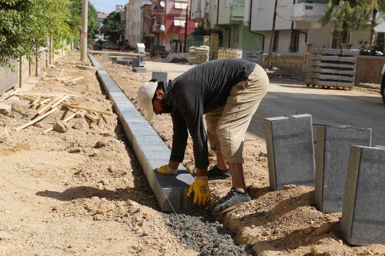 Karaman Belediyesinde kaldırım çalışmaları devam ediyor