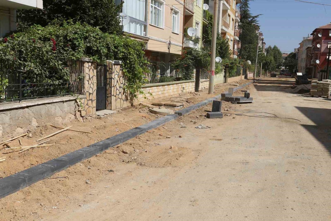 Karaman Belediyesinde kaldırım çalışmaları devam ediyor